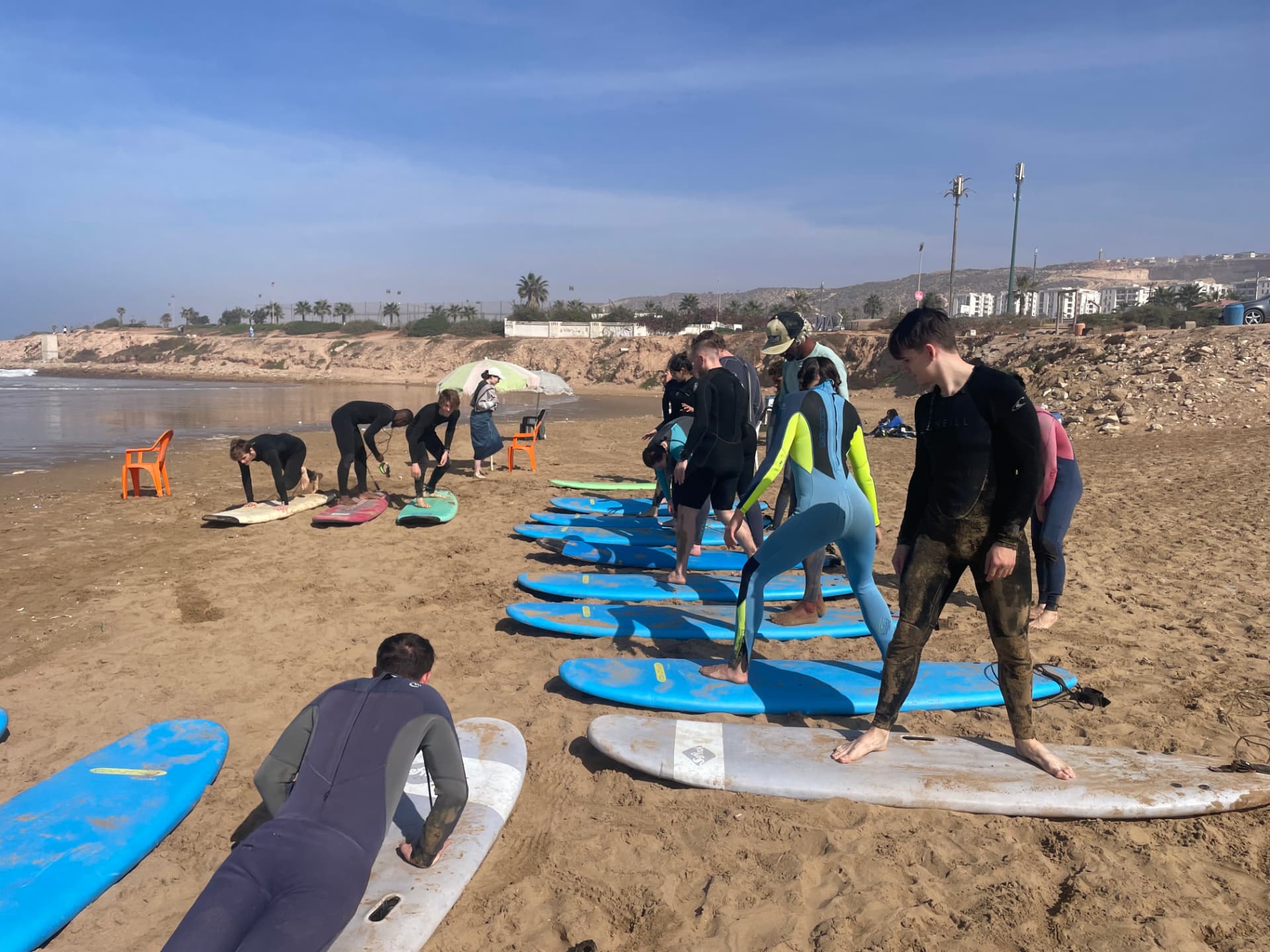 Cours pratique de surf sur le sable