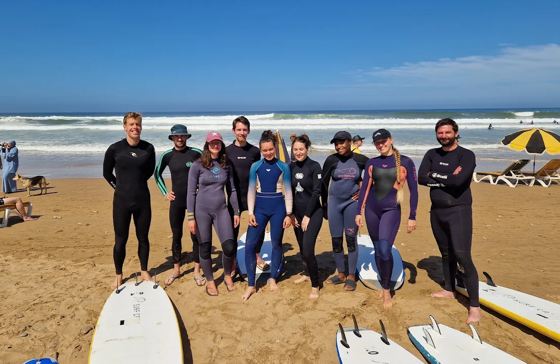 Groupe WAVESKY sur la plage de Taghazout Beach