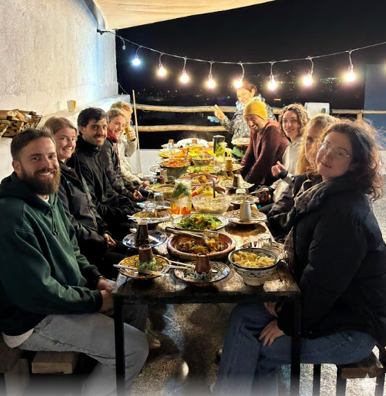 Dîner convivial en pension complète WAVESKY à Taghazout